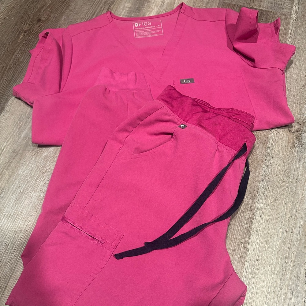 Figs Electric Orchid Pink Scrub Set